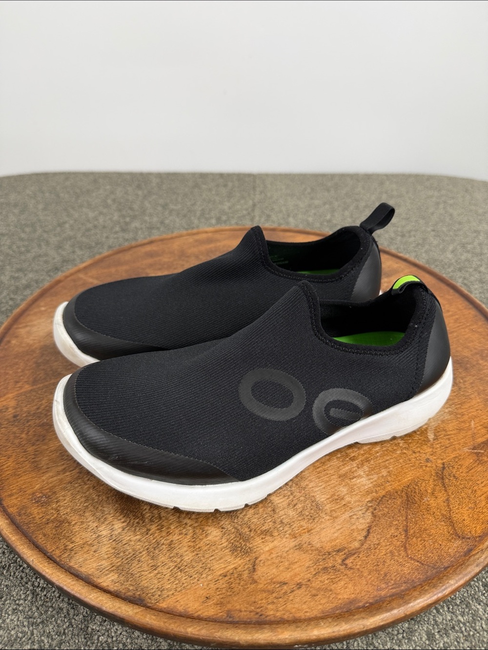 OOFOS Shoes Wm 6.5 OOmg Sport Recovery Slip-On Athletic Sneakers Black White